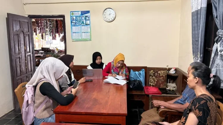 UMKM Naik Kelas: KKN UIN Saizu Dampingi Pemilik Tahu Tidu Urus NIB