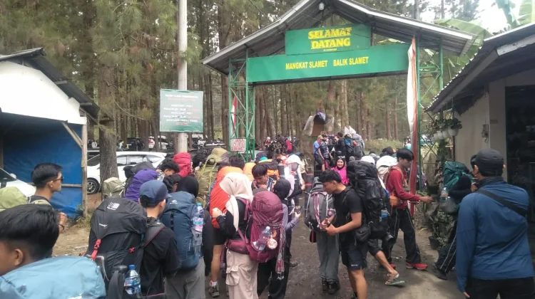 Jelang HUT ke-81 RI, Pendakian Gunung Slamet via Permadi Guci Dipadati Pendaki