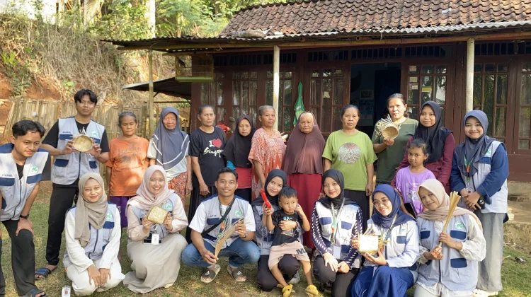 Anyaman Pithi Topang Ekonomi Warga Desa Derik