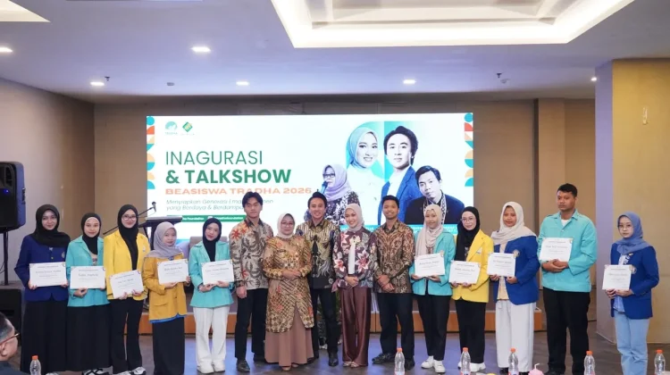 Tradha Foundation Konsisten Berikan Beasiswa 10 Mahasiswa Kebumen