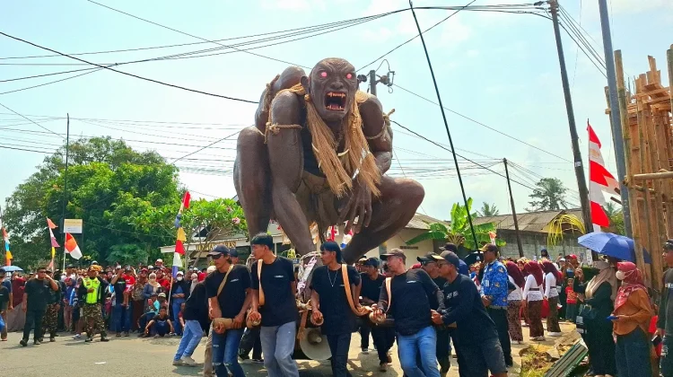 Ada Godzilla hingga Gollum Ramaikan Karnaval dan Pawai Ogoh-ogoh Desa Kuripan