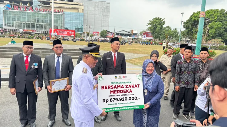 Baznas Banyumas Salurkan Zakat Merdeka kepada 97 Penerima Manfaat