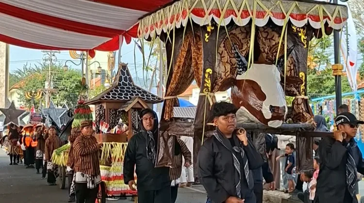 Ribuan Siswa di Cilacap Ikuti Karnaval HUT RI, Kenalkan Kekayaan Budaya Tanah Air