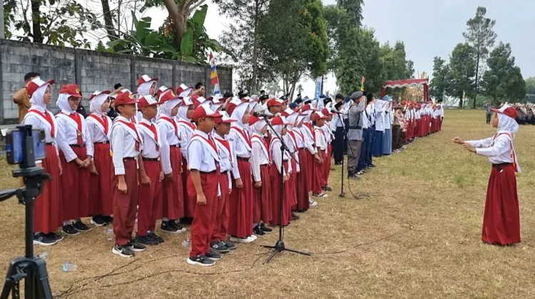 Tim Paduan Suara SDN Karangnangka Tampil Memukau dalam Upacara HUT ke-81 RI