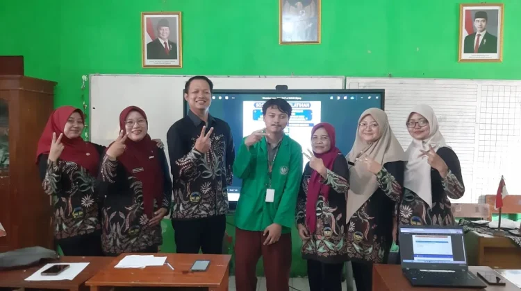 KKN Responsif Kenalkan Assessment Generator AI kepada Guru SDN 2 Sokawera