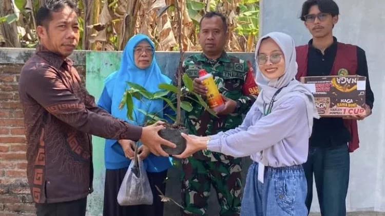 KKN 067 UIN Saizu Pasok 50 Bibit Tanaman Multi-Varietas Untuk Warga