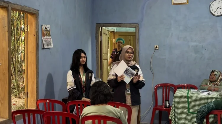 KKN-T 98 Undip Dorong Branding dan Pemasaran Produk Olahan Ikan Kauman Kidul
