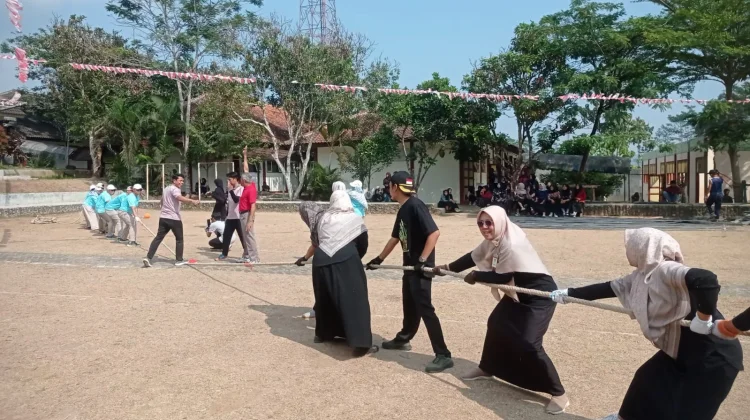 Lomba Tradisional Jadi Cara Guru SMAN 1 Sigaluh Rayakan HUT RI