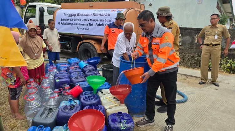 Solusi Bangun Indonesia Salurkan 150 Ribu Liter Air Bersih untuk Warga Cilacap