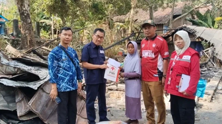 PMI Kabupaten Tegal Salurkan Bantuan untuk Korban Kebakaran di Pangkah