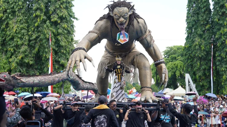 " Buto Ijo" Ramaikan Purba;lingga Carnival