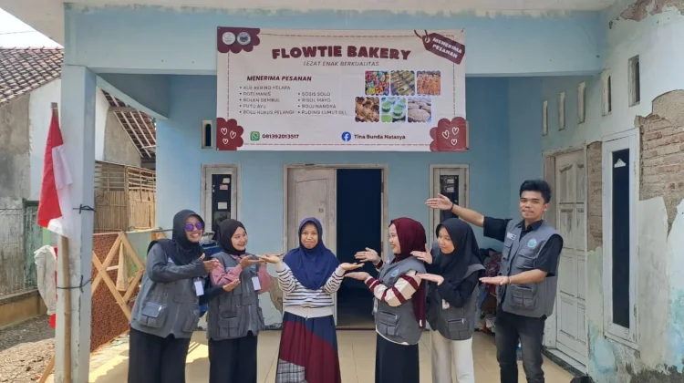 Mahasiswa KKN UIN Saizu Dampingi UMKM Kecitran Pasarkan Produk Secara Digital