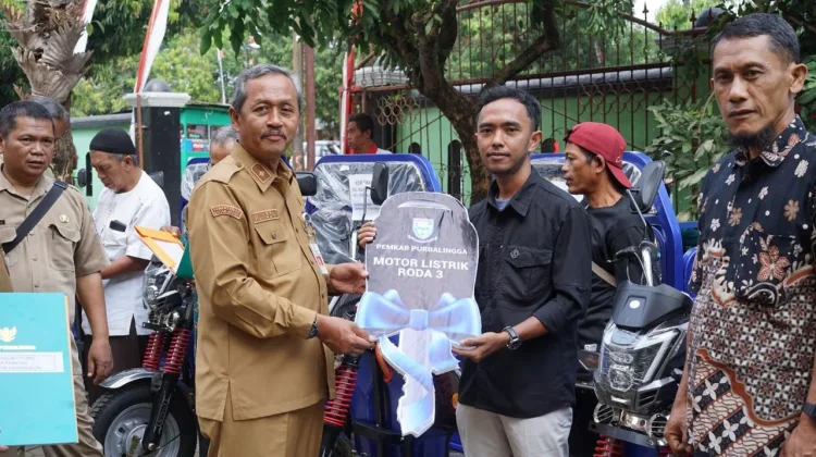 Pemkab Purbalingga Salurkan Kendaraan Listrik untuk Pengelola Sampah