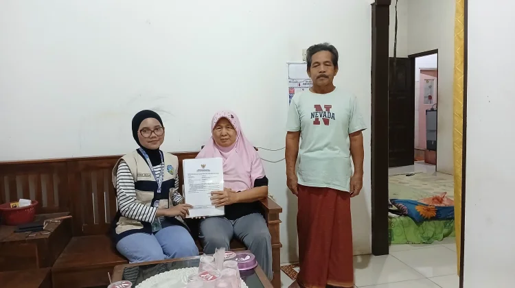 KKN Saizu Dampingi Sertifikasi Halal UMKM Telur Asin Sumpiuh