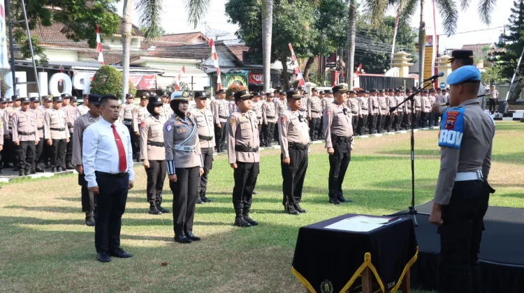 Polresta Banyumas Beri Penghargaan Personel Berprestasi