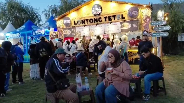 Lontong Tetel Jadi Buruan Wisatawan di Dieng Culture Festival 2026