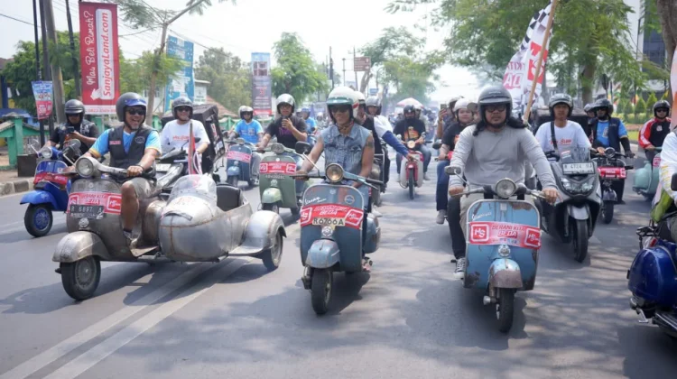 Kaka Slank dan Bupati Banyumas Pimpin Ratusan Skuteris Keliling Purwokerto