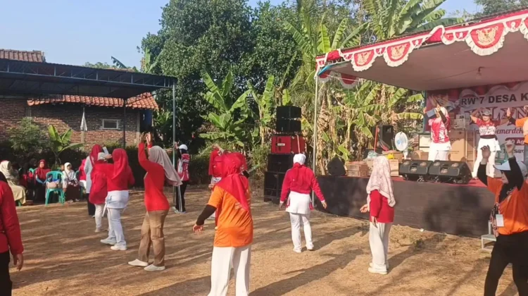 Semarak Kemerdekaan Masih Terasa, Ratusan Warga Karangnanas Ikuti Jalan Sehat