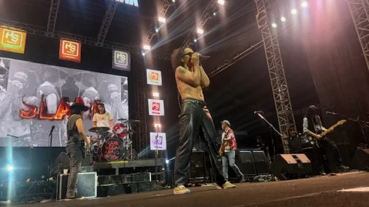 Belasan Ribu Orang hadiri Konser Slank di Purwokerto UMKM Ikut Panen
