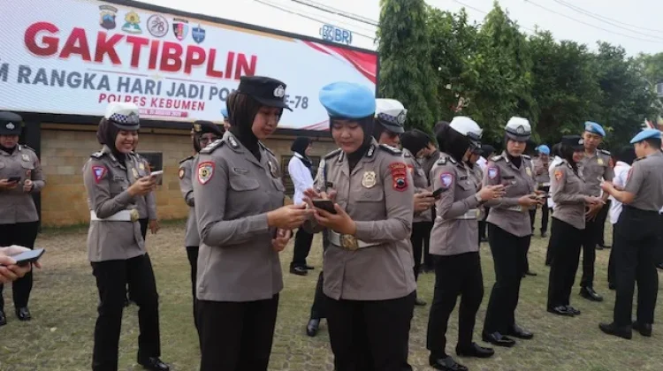 Polres Kebumen Razia Personil Polwan