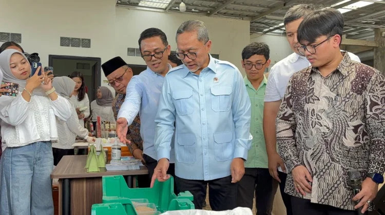 Menko Pangan Dukung Pengolahan Sampah dan Pengembangan Susu Kambing di Banyumas