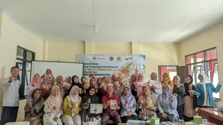 UMKM Desa Karanggintung Dilatih Pengemasan dan Pemasaran Digital