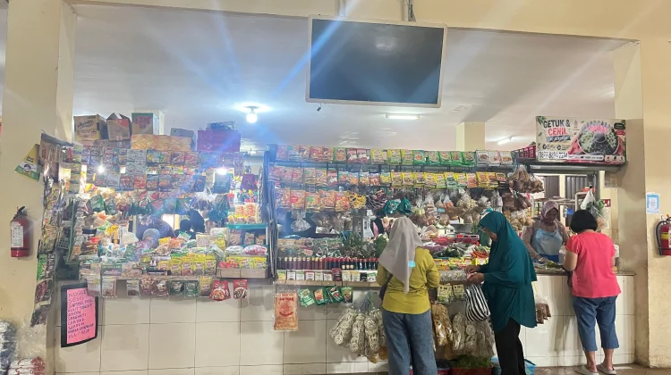 QRIS Permudah Transaksi di Pasar Manis Purwokerto