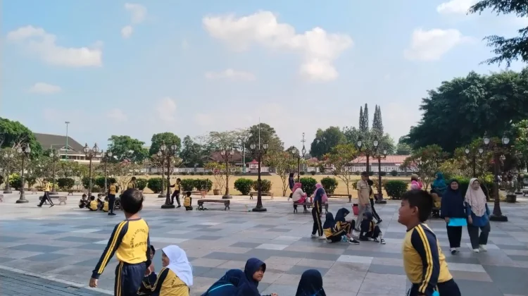 Warga Nilai RTH Alun-Alun Purwokerto Nyaman, Fasilitas Perlu Ditingkatkan