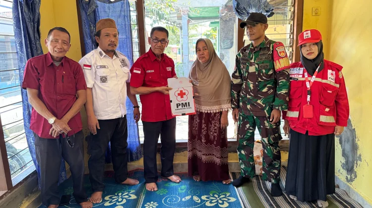 PMI Kabupaten Tegal Salurkan Tali Asih untuk Keluarga Korban Musibah Kebakaran