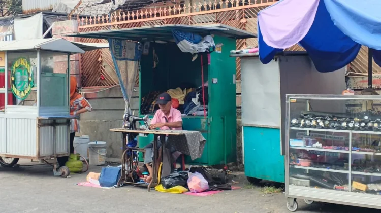 Dibalik Pilihan Lansia untuk Tetap Bekerja di Usia Senja