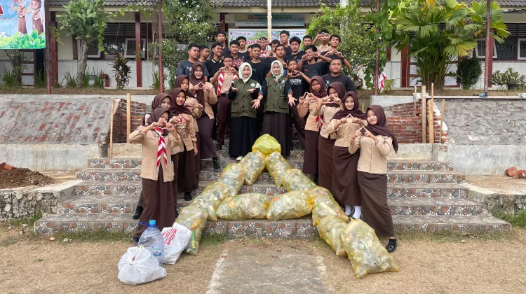 Keseruan Flashmob Sampah SMAN 1 Sigaluh, Rayakan Adiwiyata Provinsi