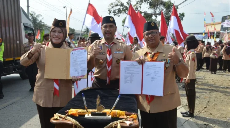 Kwarcab Cilacap Serahkan Tunas Kelapa, Banyumas Lanjutkan Estafet
