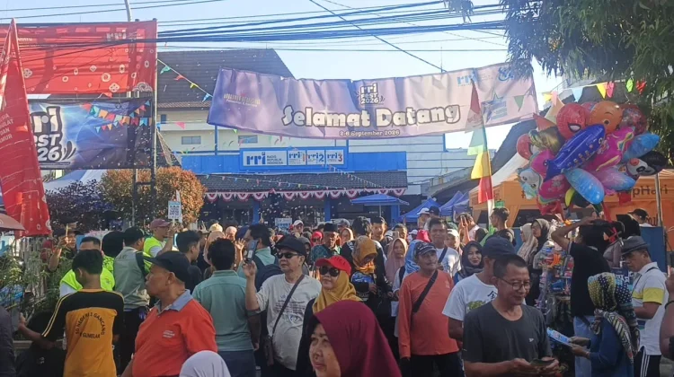 Semarak HUT ke-81 RRI, Jalan Sehat Peduli Lingkungan Penuh Antusiasme Warga