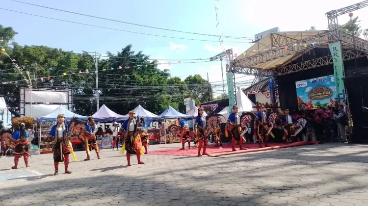 Pertunjukan Ebeg Banyumasan di RRI Fest 2026 Berlangsung Meriah