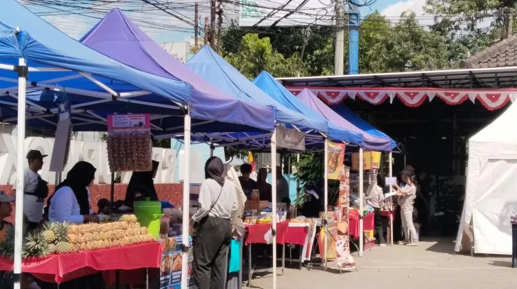 Pengunjung RRI Fest 2026 Antusias Berburu Produk UMKM Lokal