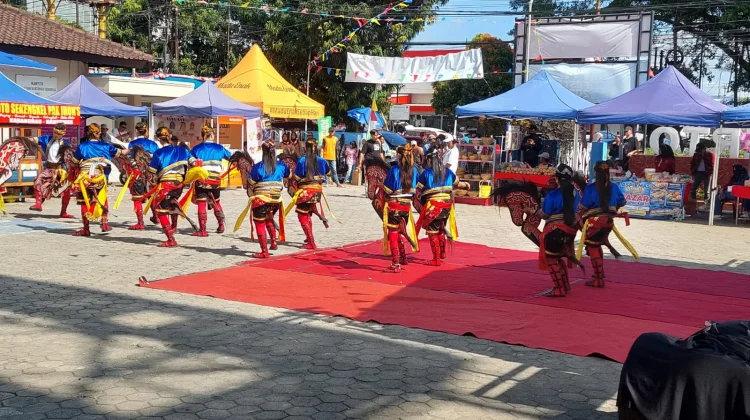 Lelah dan Tantangan Tak Menyurutkan Semangat Seniman Kuda Lumping