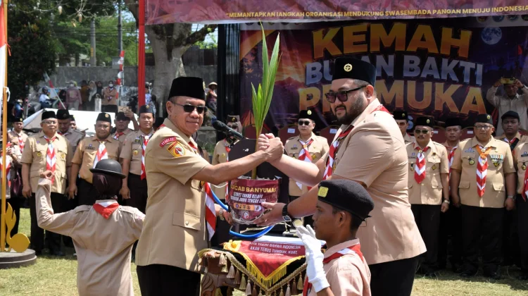 Banyumas Terima Estafet Tunas Kelapa dari Purbalingga