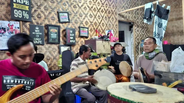 Teater Gethek Angkat Isu Lingkungan Lewat Pementasan "Berita Lelayu Edhon"