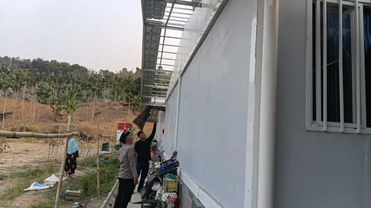 Polsek Jatinegara Respons Cepat Tangani Dampak Puting Beliung