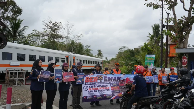 KAI Daop 5 Purwokerto Gelar Sosialisasi di Perlintasan Sebidang Banyumas-Cilacap