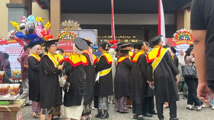 Wisudawan Unsoed Ceritakan Perjuangan Menyelesaikan Pendidikan