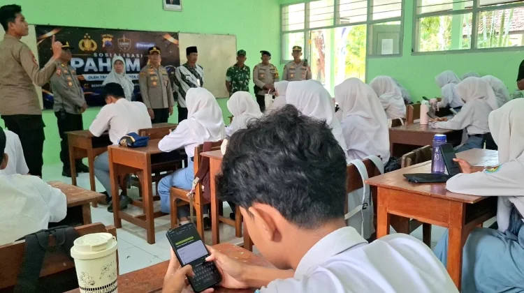 Ajak Bijak Gunakan AI, Polresta Cilacap Edukasi Gen Z di SMA Negeri 1 Kroya