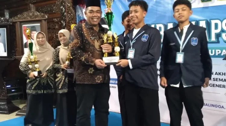 MAPSI SMP Purbalingga, 18 Siswa Dapat Sepatu dari Gerakan Gotong Royong
