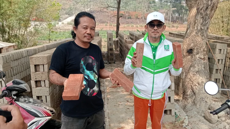 Limbah Cucian Pasir di Banjarnegara Diolah Jadi Bata Merah