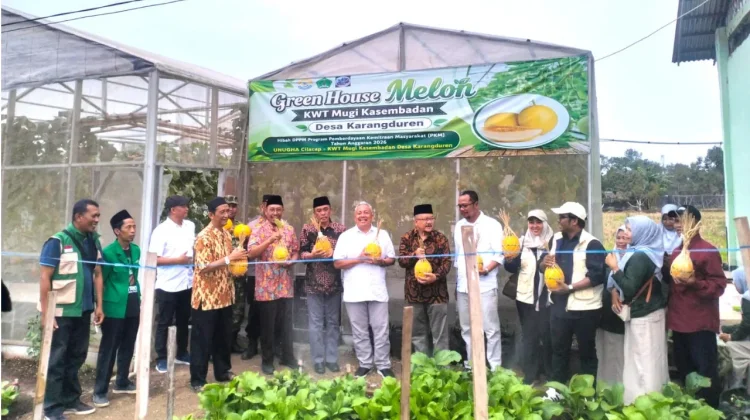 Unugha Cilacap Hadirkan Teknologi Greenhouse di Panen Perdana KWT Kasembadan