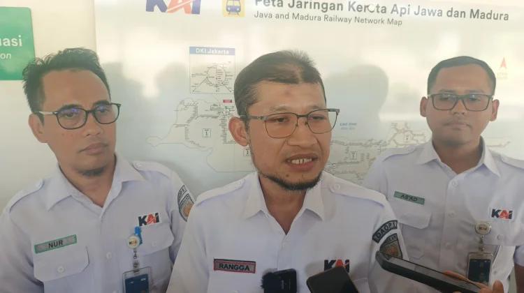 KAI Purwokerto Gelar Rail Clinic dan Bagi-Bagi Kacamata di Stasiun Bumiayu
