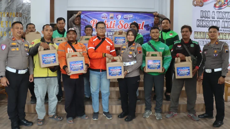 Polantas Polres Tegal Gelar Bakti Sosial Sambut HUT Lalu Lintas Bhayangkara Ke-71