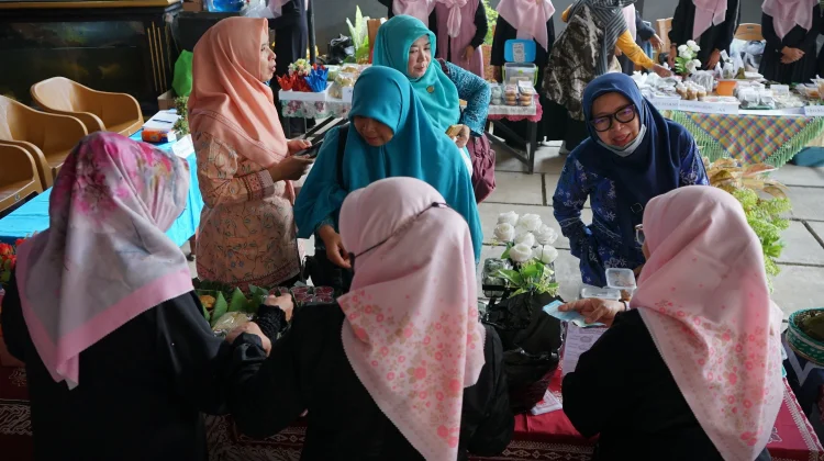 Meriah, Bazar Produk Unggulan Siswa Sekolah Lansia Istiqomah Banjarnegara