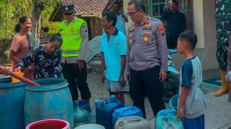 Polres Kebumen Salurkan 15 Ribu Liter Air Bersih