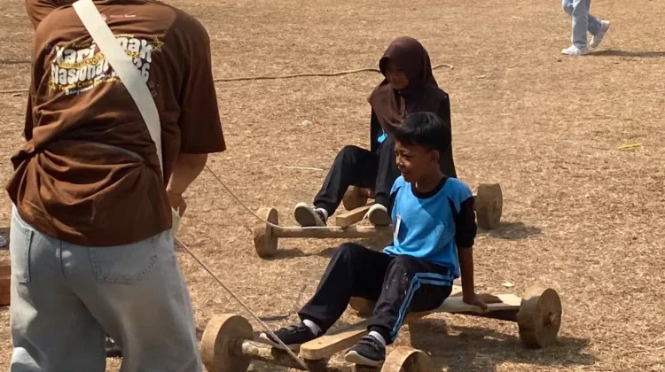 Ratusan Anak di Cindaga Diajak Mengenal Kembali Permainan Tradisional
